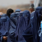 O primeiro ano do novo governo Talibã e o sofrimento de meninas e mulheres afegãs